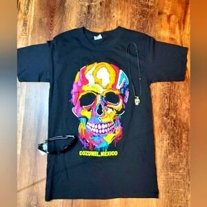 Skull med tshirt nwot sunglasses and skull necklace unisex